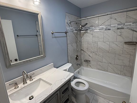 5th image of 981 West Ct