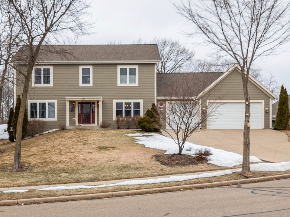 1st image of 130 Upper Woodford Cir