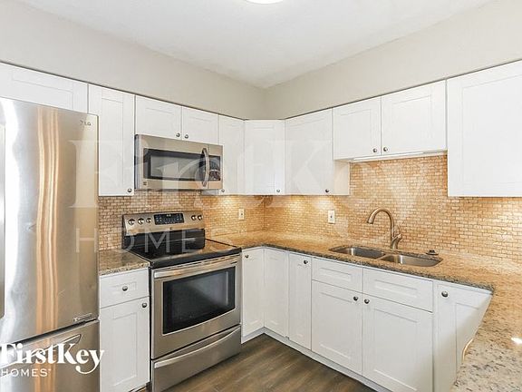 5th image of 1005 Greenbriar Dr