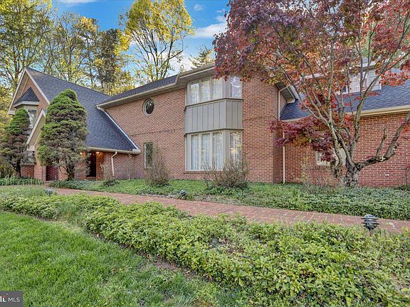 5th image of 34 Hessian Blvd