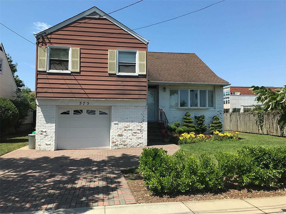2nd image of 575 Arlington Pl