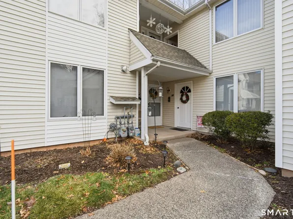 82 Millbrook Court #82, Newington, CT 06111