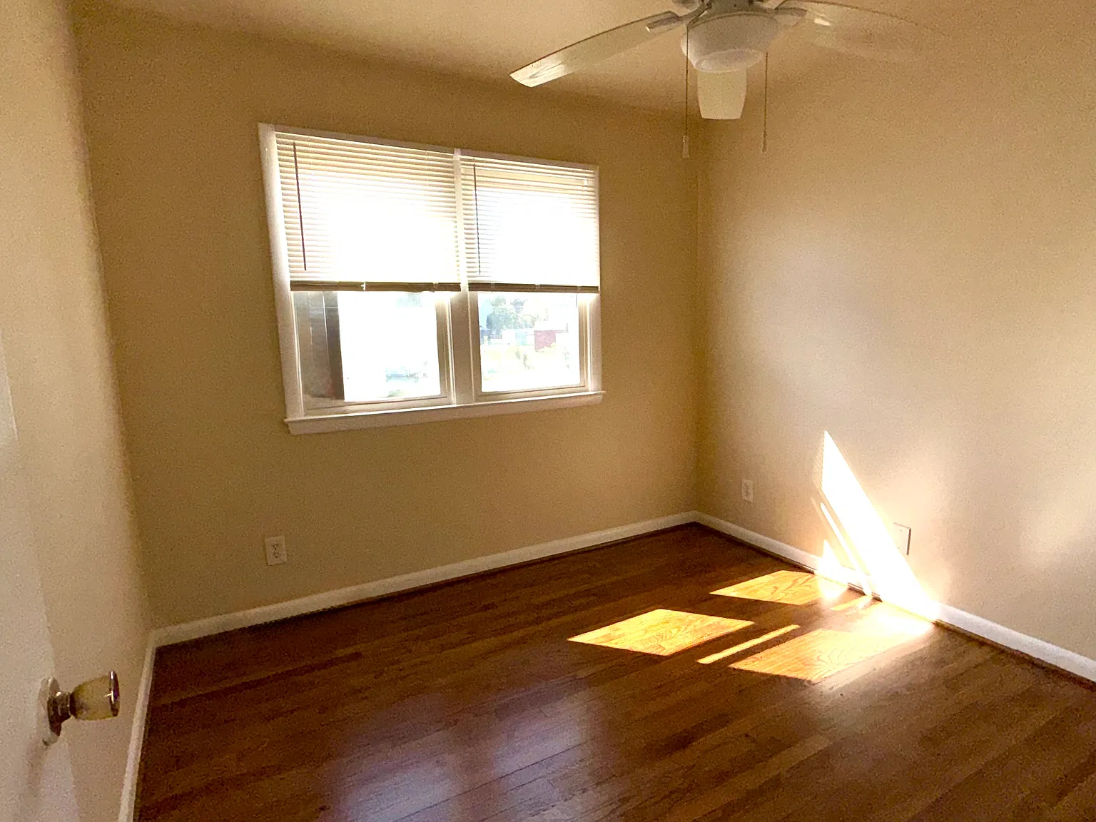 3 bed, 8094 sqft, $2,350 — Photo 3