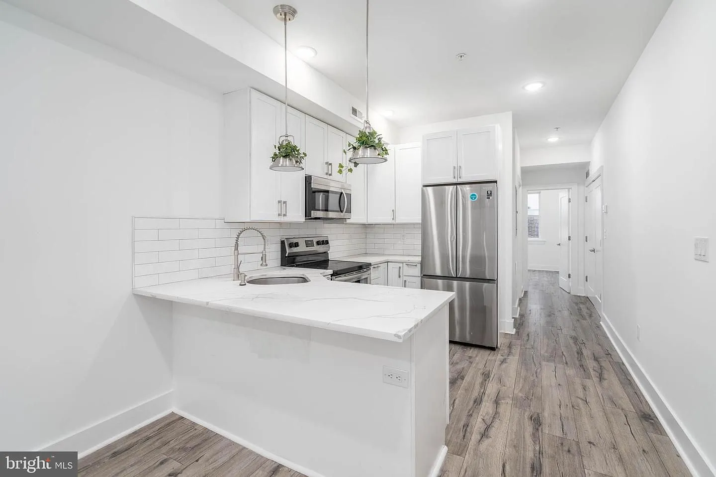 2 bed, 1.0 bath, 1140 sqft, $1,400 — Photo 1
