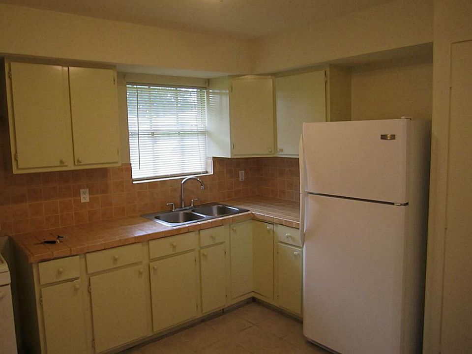 1st image of 518 Guyer St