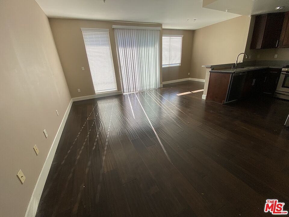 2nd image of 1115 S New Hampshire Ave Unit 303