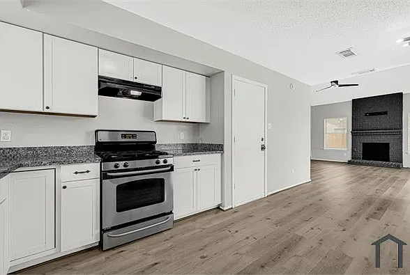 8119 Crestwick Dr — Photo 16