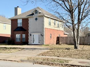 884 N Meadowlands Dr, Fayetteville, AR 72704