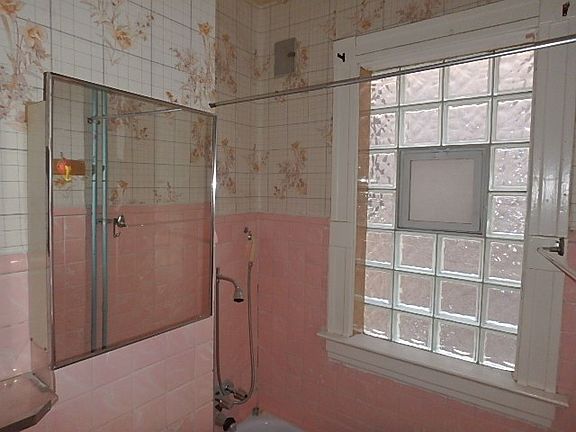 5th image of 1906 N Hoyne Ave