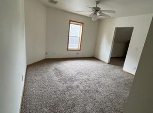 609 W White St APT 3, Champaign, IL
