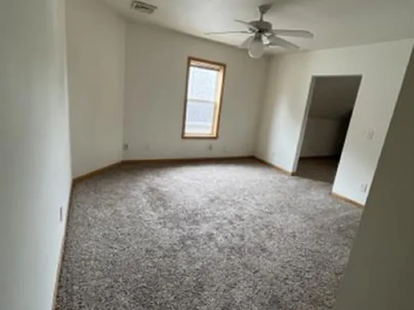 609 W White St, Champaign, IL