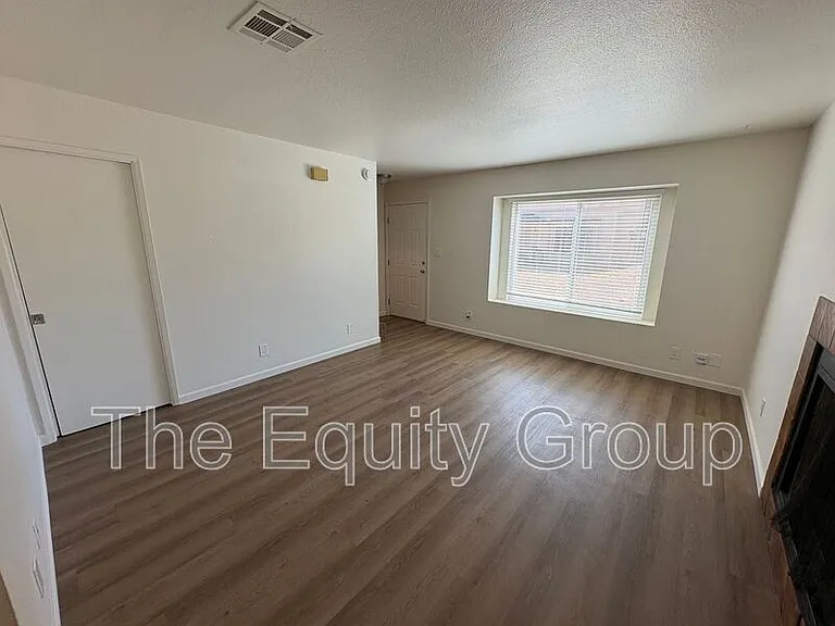 1469 Ben Franklin Ave — Photo 7