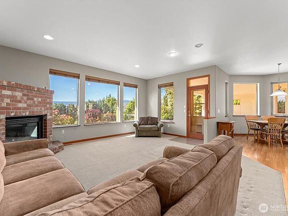 4th image of 3643 Ridgeview Boulevard