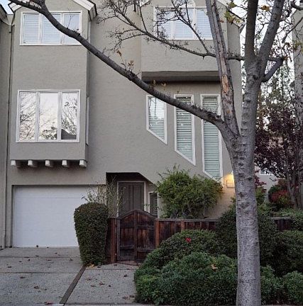 2nd image of 905 Cowper St