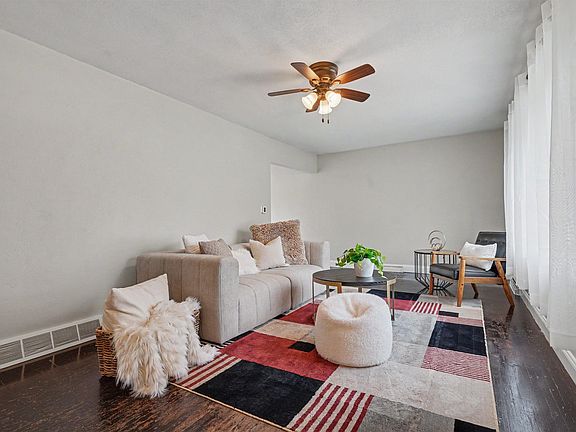 3rd image of 1133 Grand Blvd