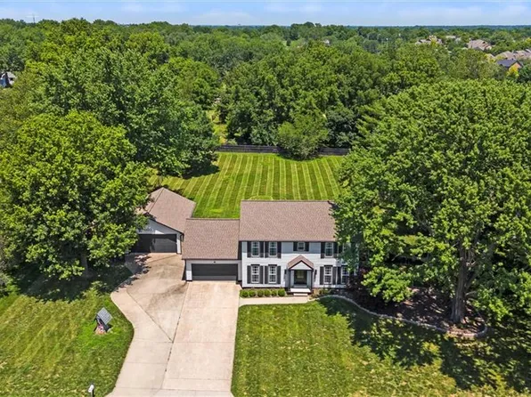 5600 W 163rd Ter, Stilwell, KS 66085