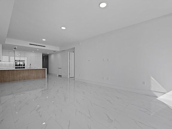 5th image of 220 Lake Shore Dr #804
