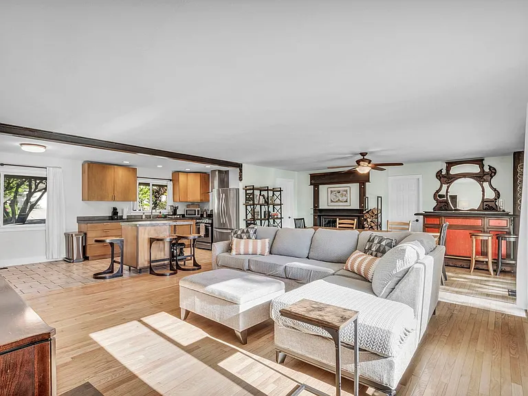 2655 Parkway Dr — Photo 15