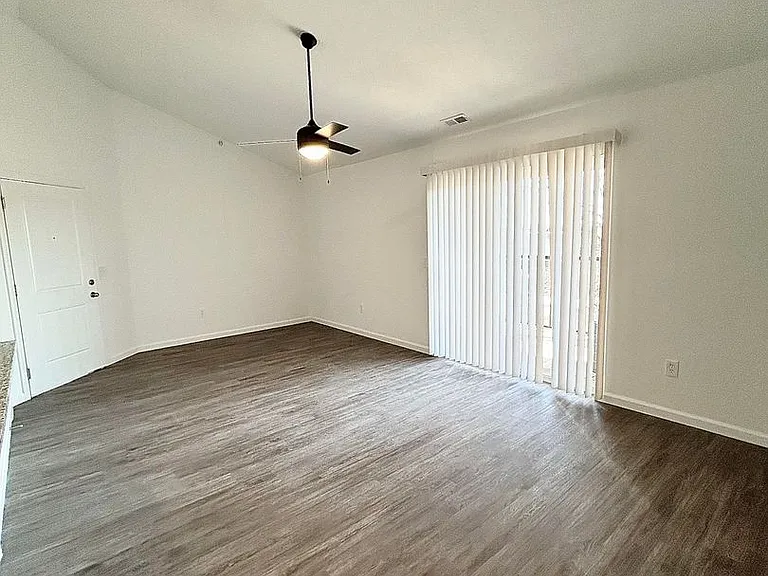 Sagamore Winds Apartments — Photo 36