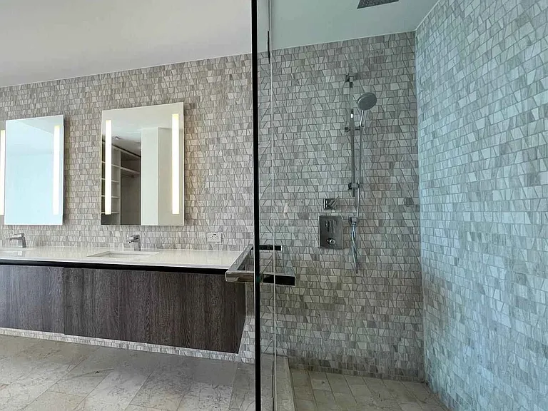 68 SE 6th St #8 — Photo 13