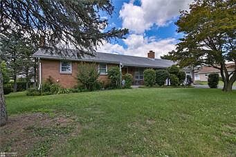 3rd image of 5547 Louise Ln
