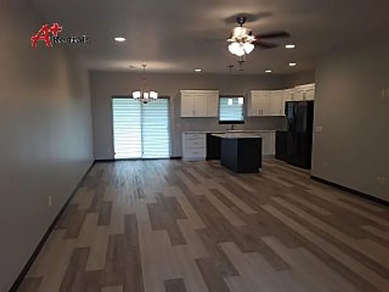 4513 S Dubuque Ave — Photo 2
