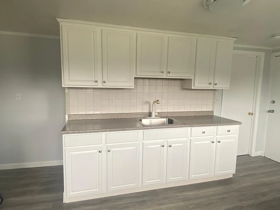 100 Linden St #3