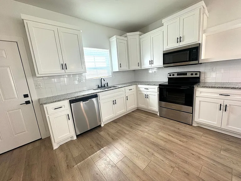 2730 E Admiral Ct — Photo 6