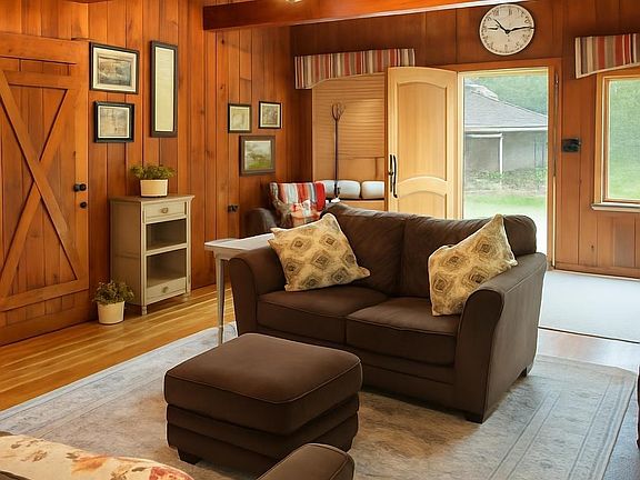 4th image of 104 Deer Cabin Ln