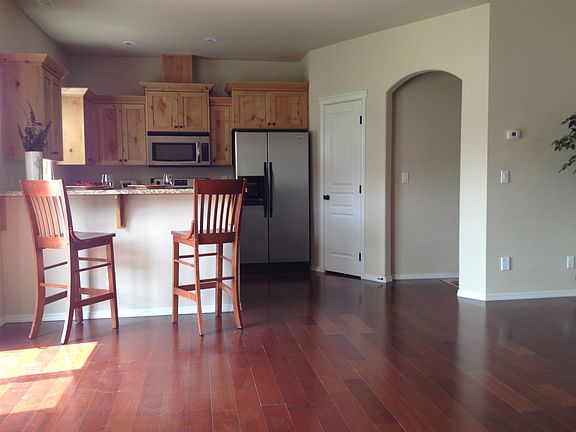 Kitchen - breakfast bar