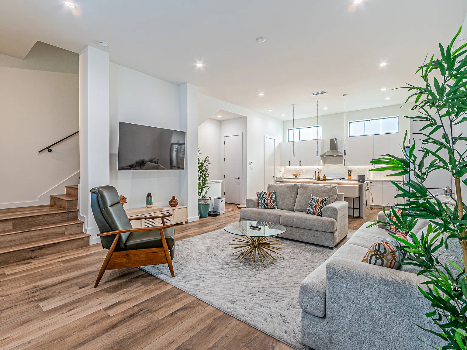 1 bed, 2105 sqft, $1,350 — Photo 3