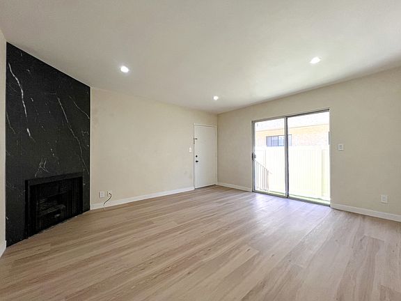 5th image of 4528 Murietta Ave #3