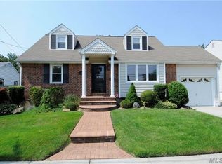 327 Stewart Ave, Bethpage, NY 11714