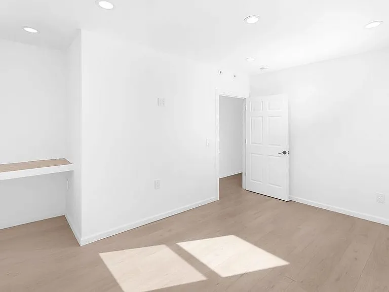 80 Ferry St #2 — Photo 10