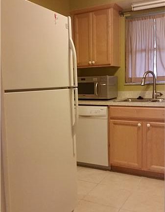 4th image of 653 Linden St