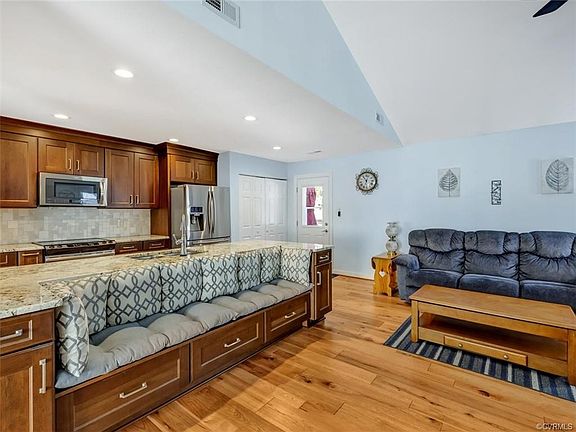 4th image of 1426 Rhode Island Ave