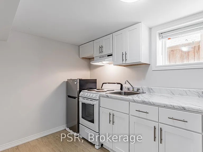 41 Fairholme Ave #BASEMENT — Photo 9