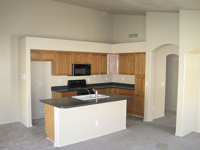 2nd image of 3547 S Tambor