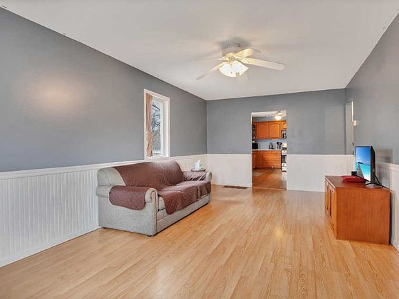 3rd image of 13946 Butternut St