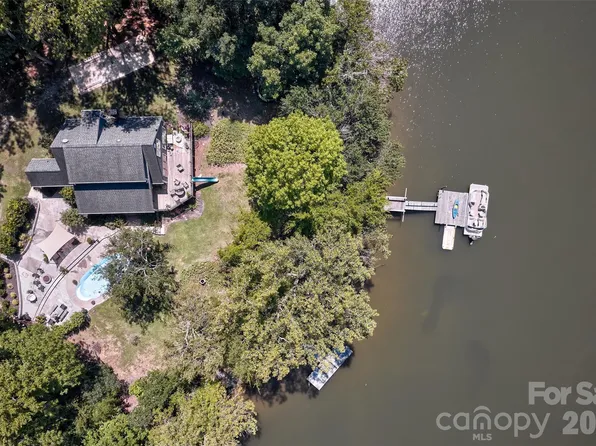 486 Willow Cove Rd, Lake Wylie, SC 29710