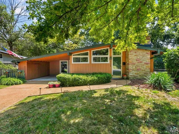 724 Fieldcrest Dr, Saint Louis, MO 63126