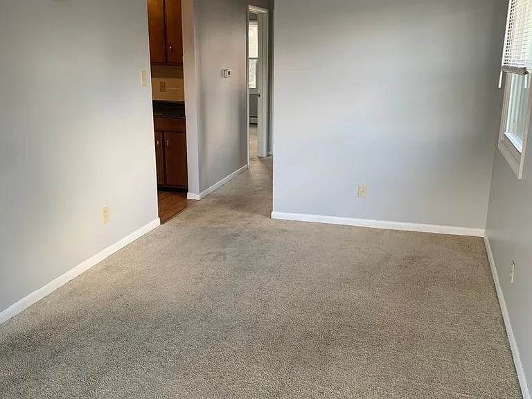 Angle-Tyler Apartments — Photo 4