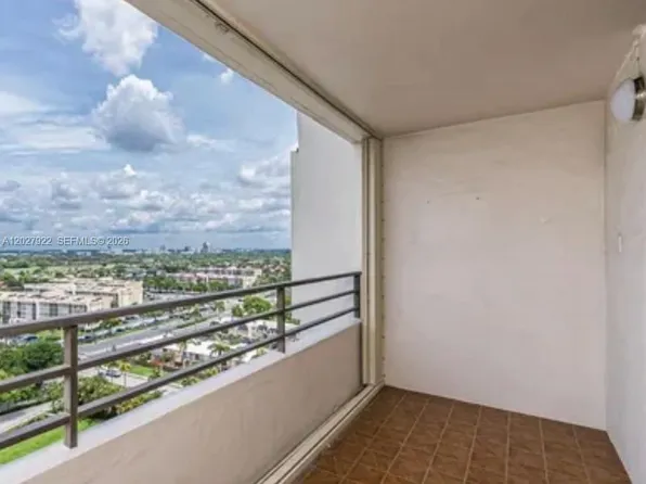 2500 Parkview Dr, Hallandale Beach, FL