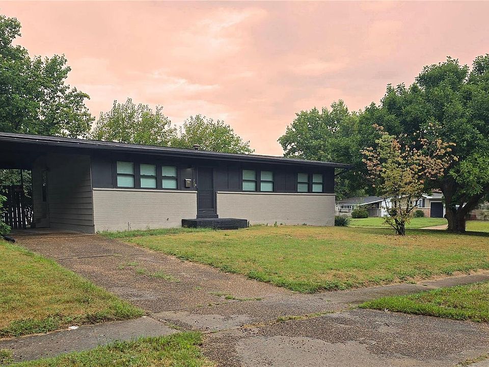 1st image of 725 Manresa Ln