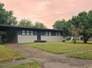 725 Manresa Ln, Florissant, MO 63031