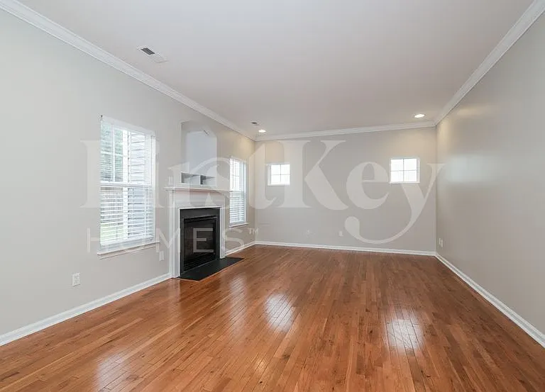 4183 Shadetree Dr — Photo 2