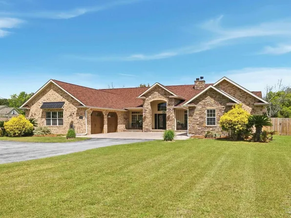 2710 Sandicrest Dr, Cantonment, FL 32533