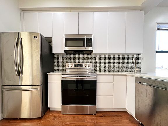 4th image of 36-19 Review Ave #3L