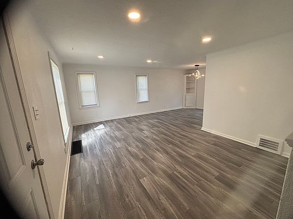 5th image of 4735 W 125th St