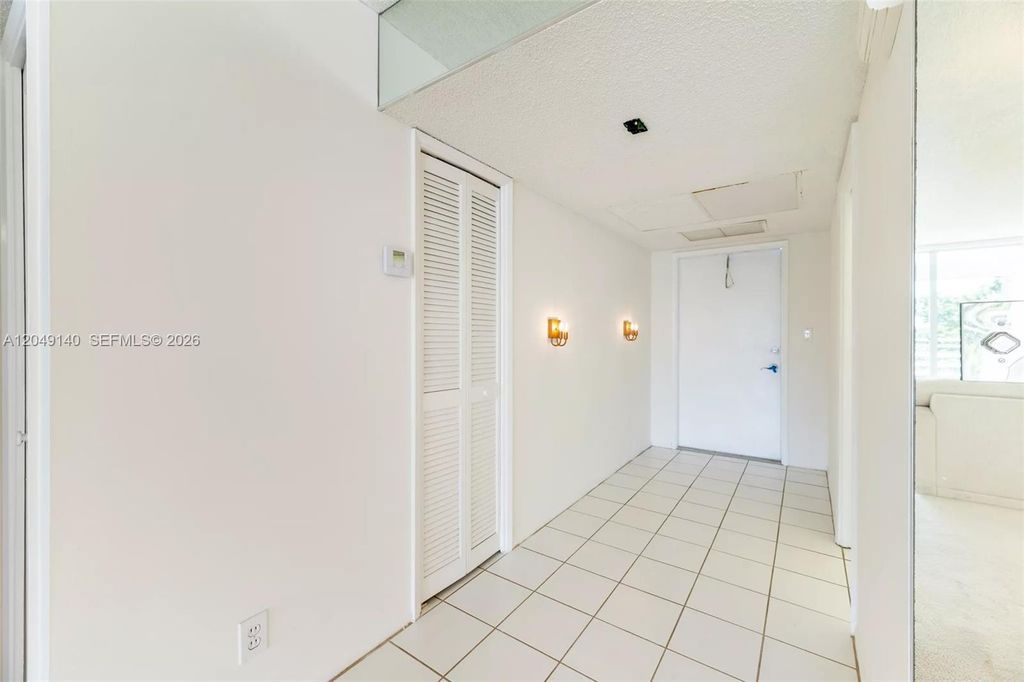605 Oaks Dr APT 607, photo 3